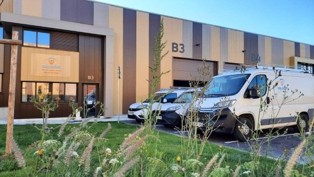 Agence Aquadim et véhicules d'intervention